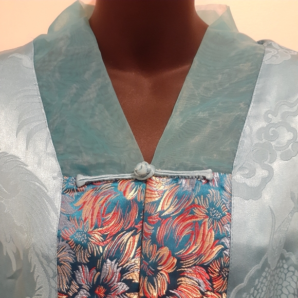 Sky Blue Asian Satin Top. Size Medium - Picture 3 of 9